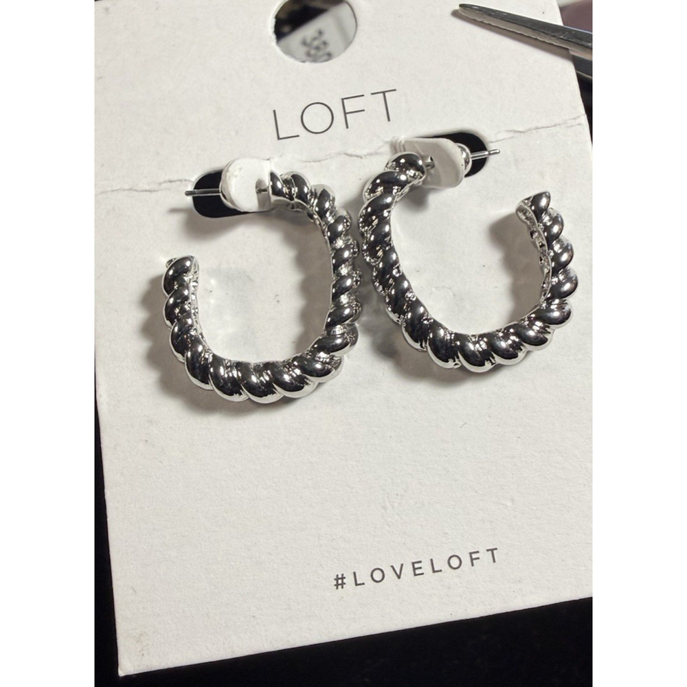 NEW Ann Taylor LOFT Twist Open Hoop Stud Earrings Gold Tone Oval 1 Inch - Picture 4 of 6